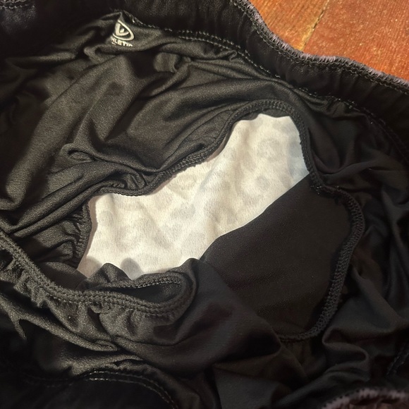 Shorts - Picture 3 of 4